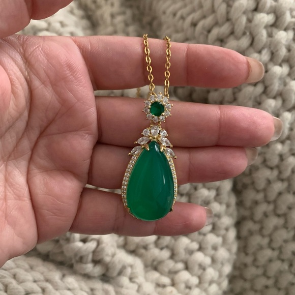 Simulated jade teardrop pendant necklace - Picture 3 of 4